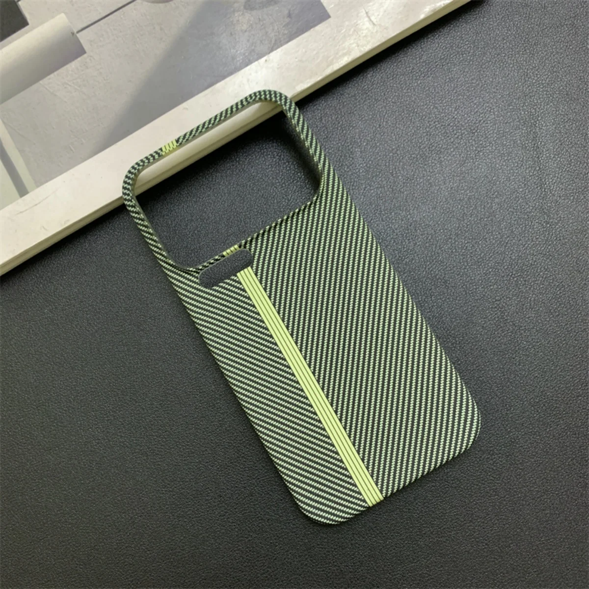 Sleek Kevlar Carbon Fiber Hard Plastic Frameless Armor Phone Case