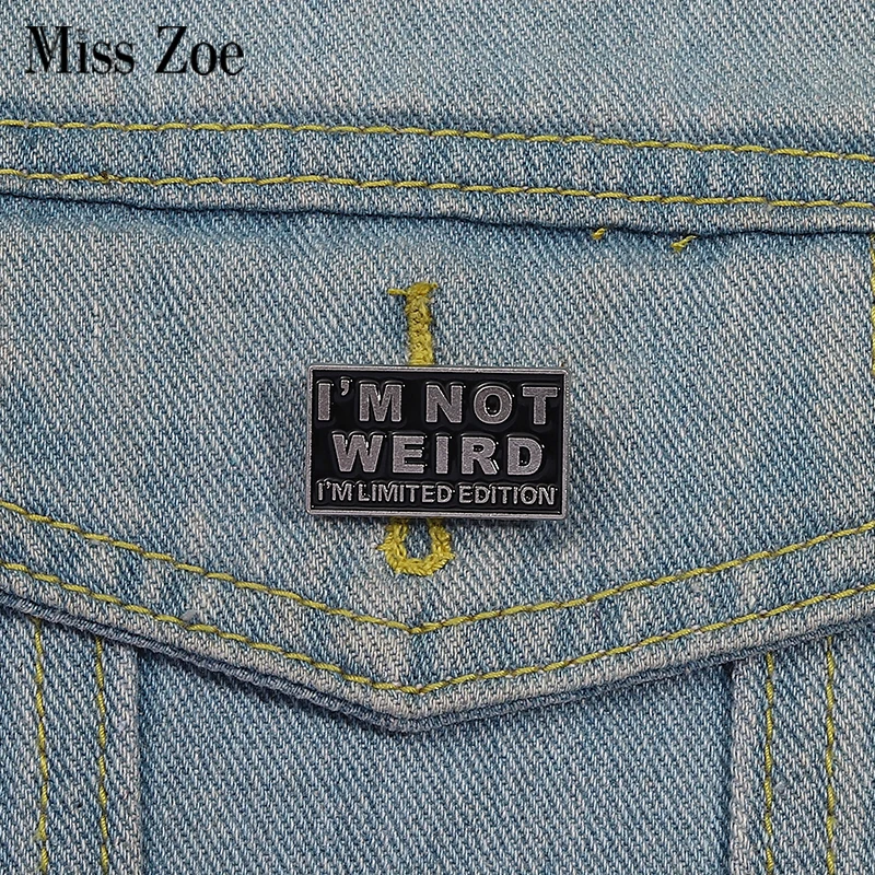 I'M NOT WEIRD Kreative Zitate Emaille Pins Custom I'M LIMITED EDITION Broschen Anstecknadeln Kleidung Lustiger Schmuck Geschenk für Freund