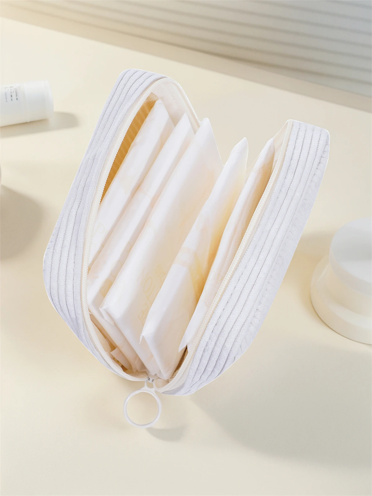 Rainbow pattern printed sanitary napkin storage bag, women's lightweight tissue bag, sanitary tissue bag