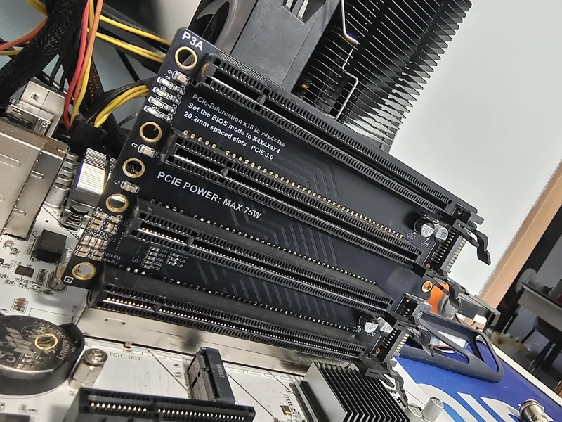 1-4 Slot, Cartão Adaptador Gen3, SATA Power Port, Split Card