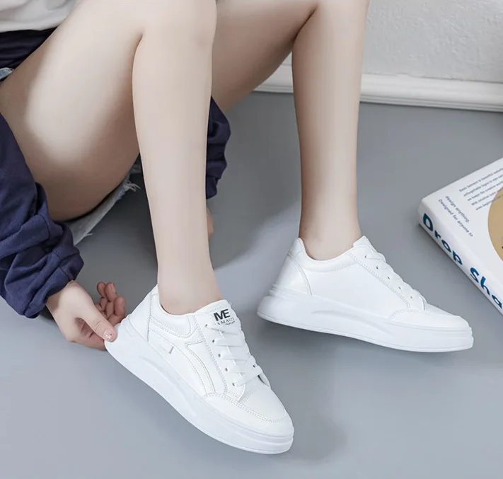 Bianco Primavera 2024 Nuovo Sport Studente Versatile Spesso Casual Tavola Morbida Suola Corsa Scarpe da Donna Scuola Media_voghion.com