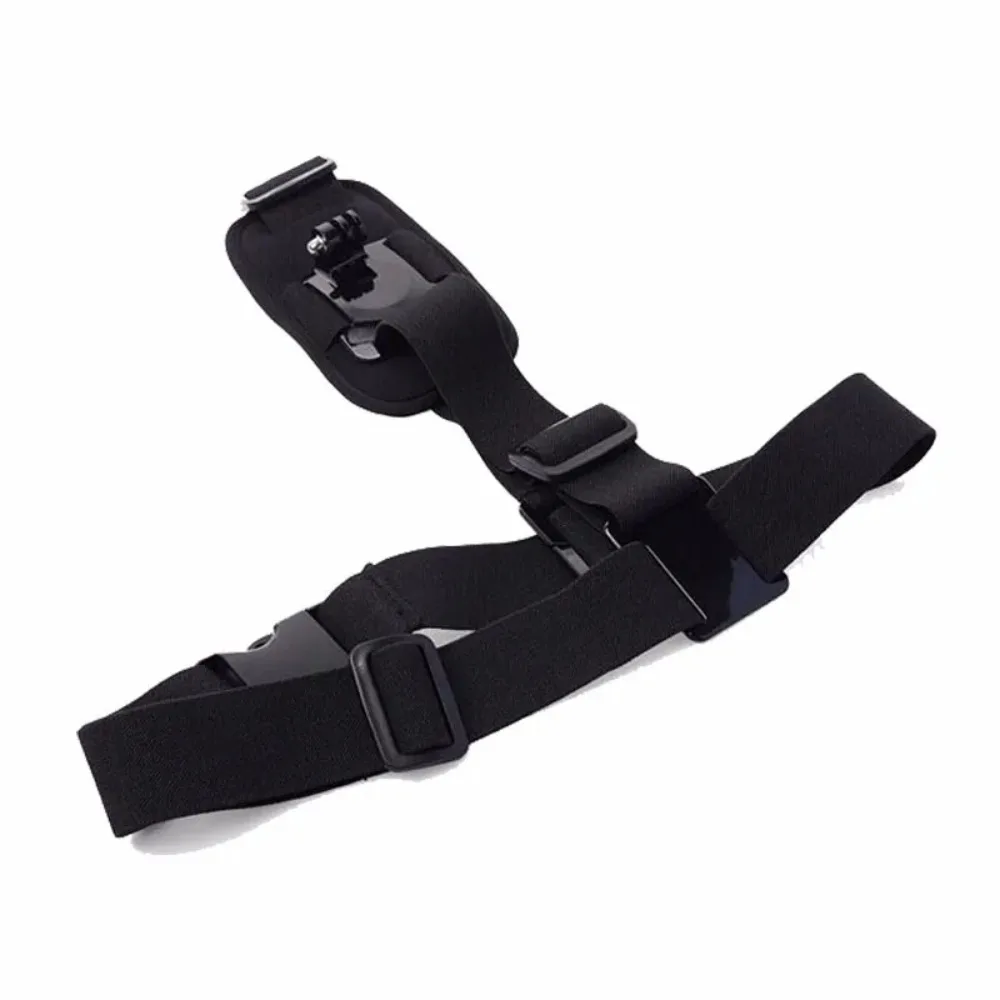 Vue détaillée du harnais de montage bandoulière pour GoPro, montrant les sangles et le support en plastique.