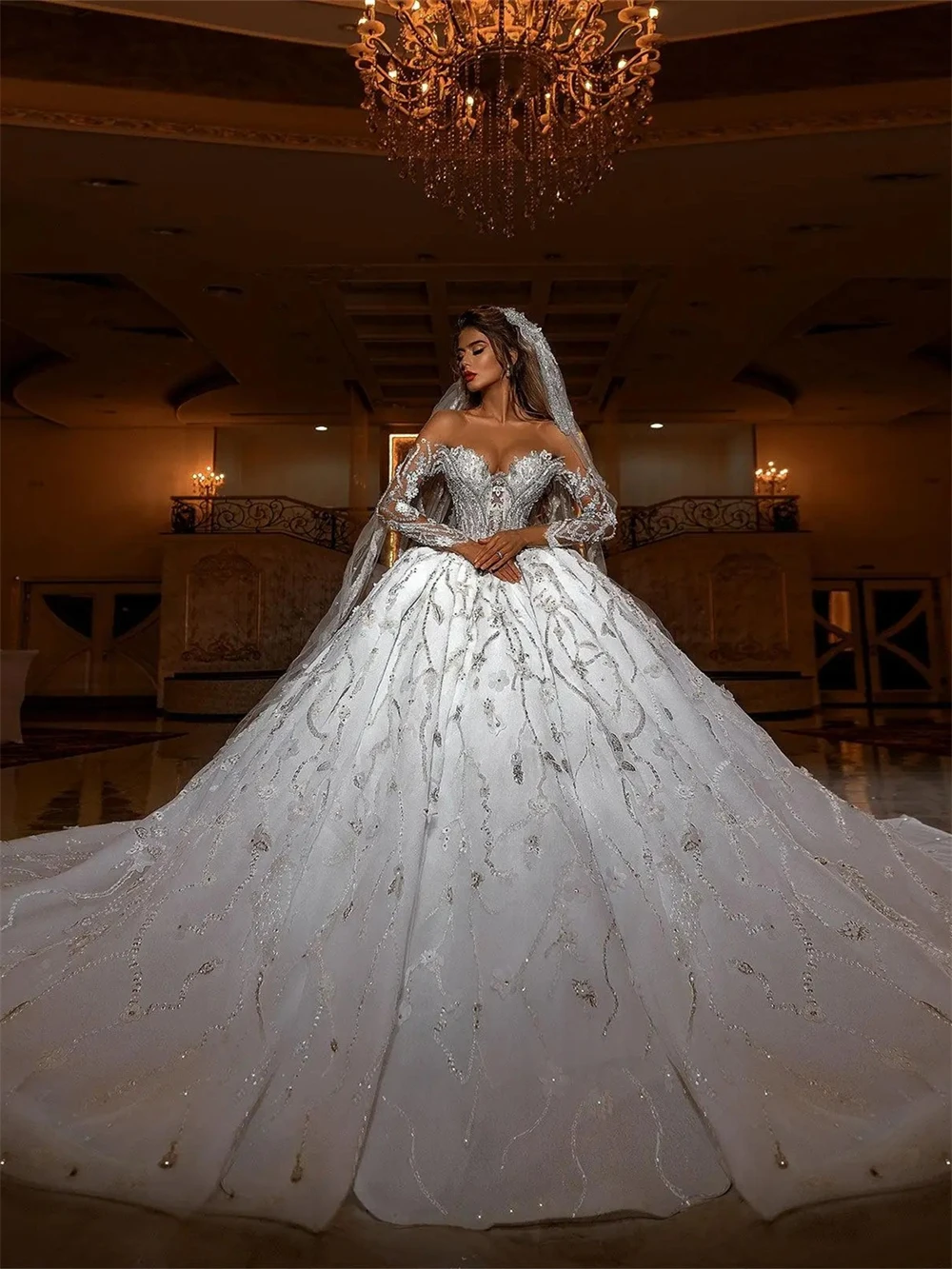 Charming Strapless Wedding Dress 2024 Elegant Sleeveless Ball Gown Luxurious Beaded Wedding Gown Dreamy Robe De Mariee