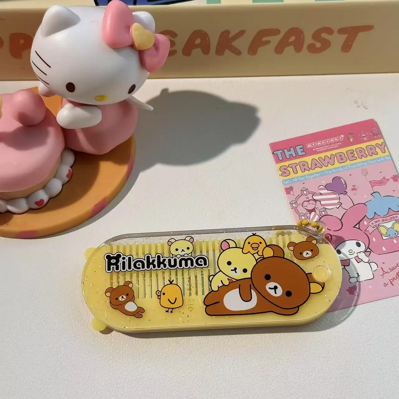 Rilakkuma Niedlicher Cartoon 2-in-1-Klappkamm, Spiegel, tragbar, kompakt, für Damen und Mädchen, Haarbürste, Massage, glättender Spiegel, Kamm-Set für – Detail 9