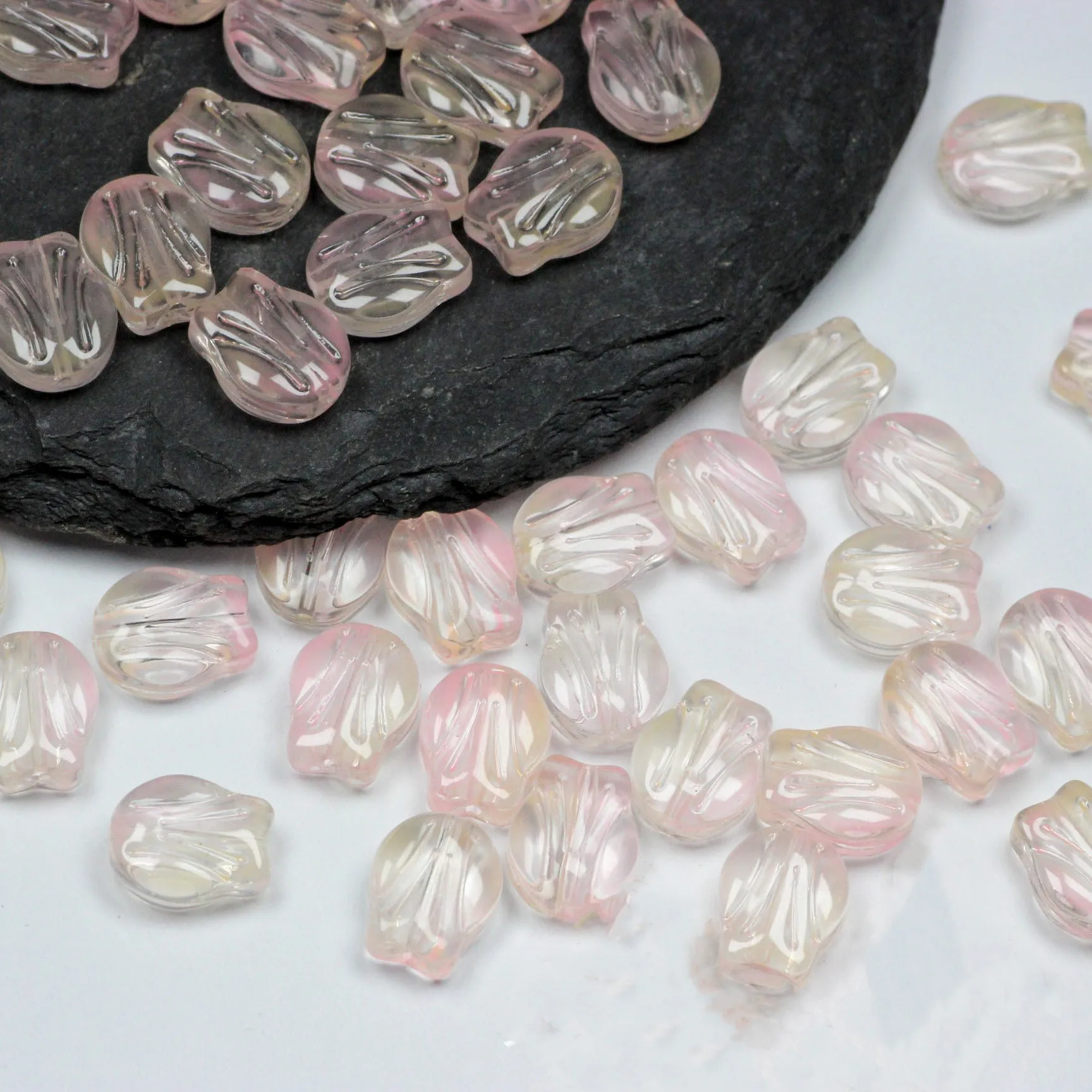 30pcs Multicolor Tulip Flower Glass Beads