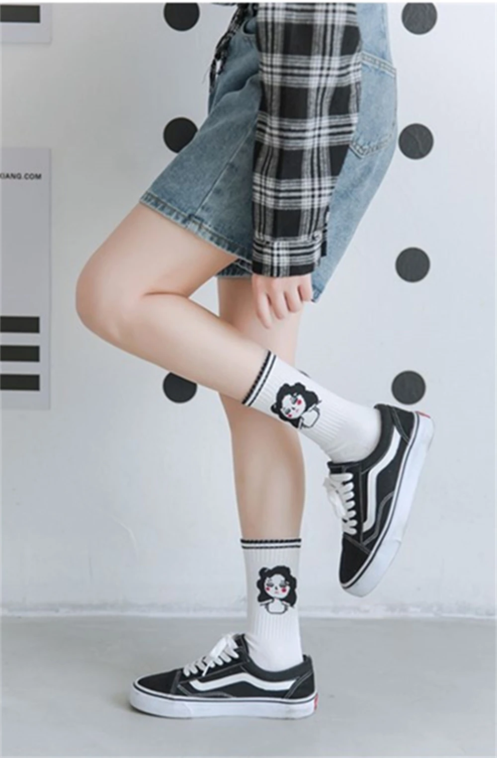Neue Damen Japanische Koreanische Lustige Schwarz-Weiße Cartoon-Sportsocken aus Baumwolle, Niedliche Harajuku-Mädchen Weltraum-Astronauten-Socken, Dropshipping – Detail 19