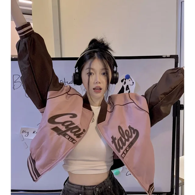 스트릿 스타일에 어울리는 디자인으로, 캐주얼한 룩에 완벽히 어울립니다.