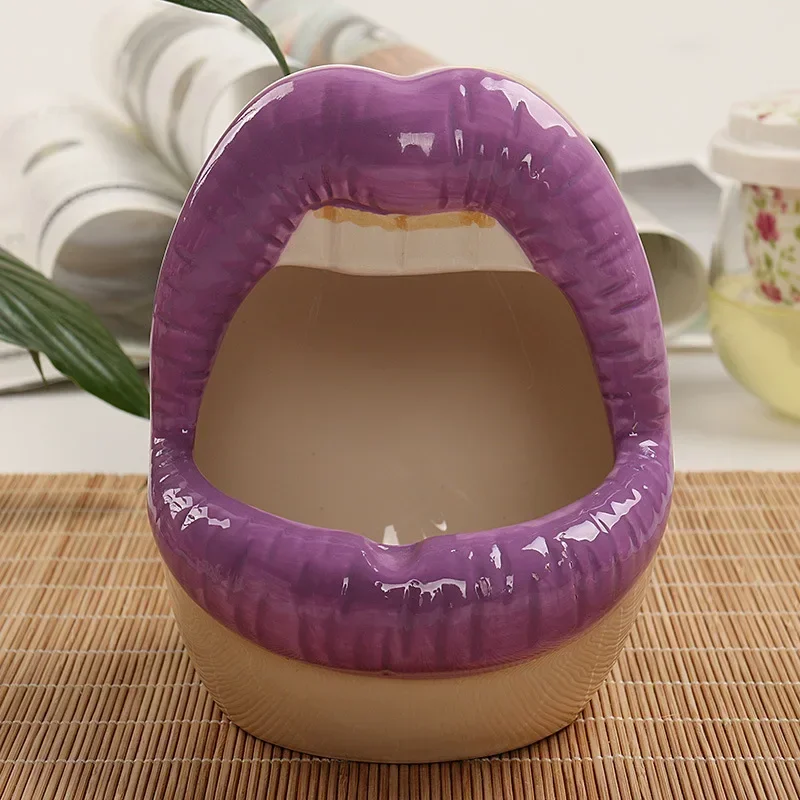 Lips Ashtray 3