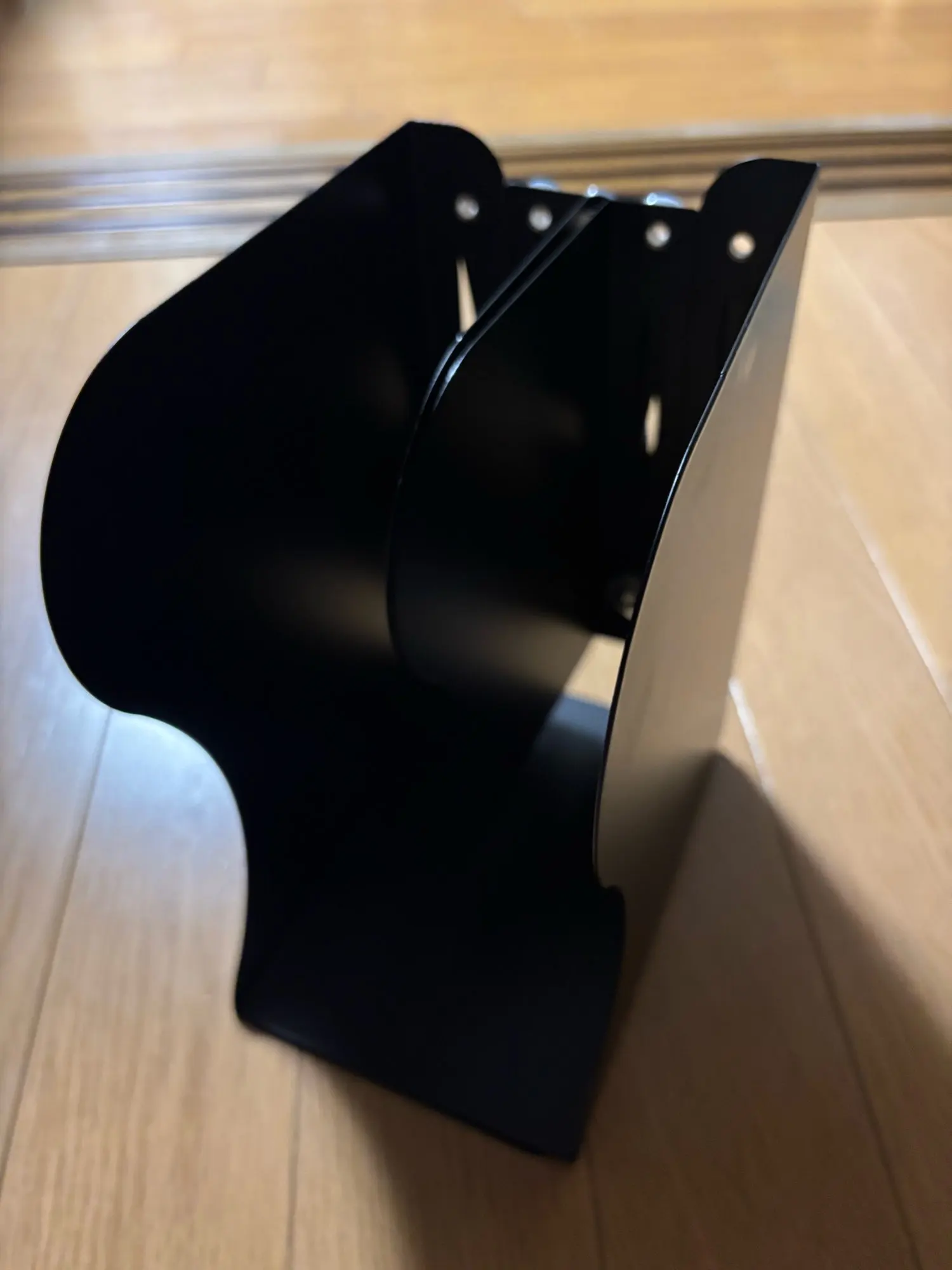 Adjustable Desktop Bookends Book Stand Bookend Iron Desktop Art Non Slip Rack Shelf Holder School Stationery Office Accessories photo review