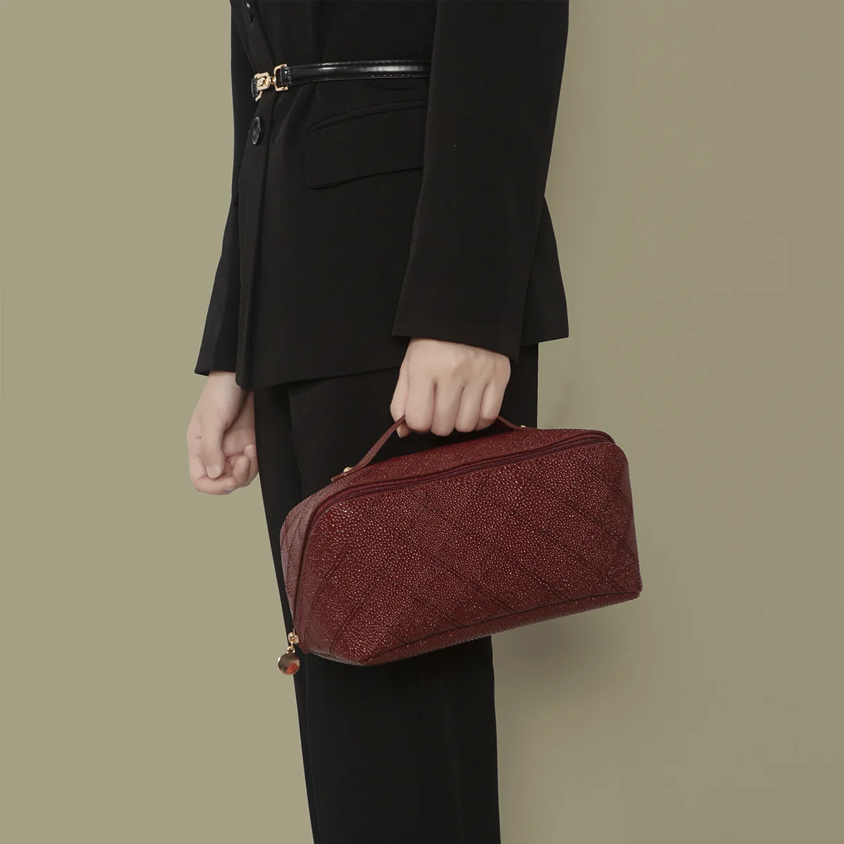 New retro high appearance and large capacity caviar makeup bag, portable handbag, travel toiletries bag