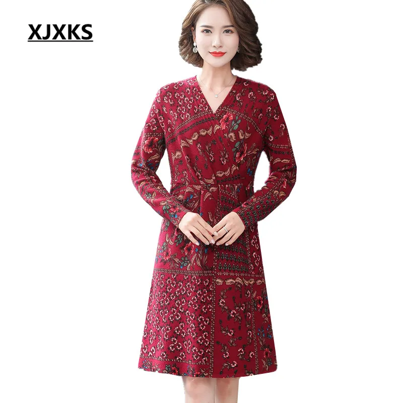 

XJXKS New 2022 Autumn Winter New Fashion V-neck Women Long Sweater High Quality 100% Wool Knitted Sweater Women Printed Pullover