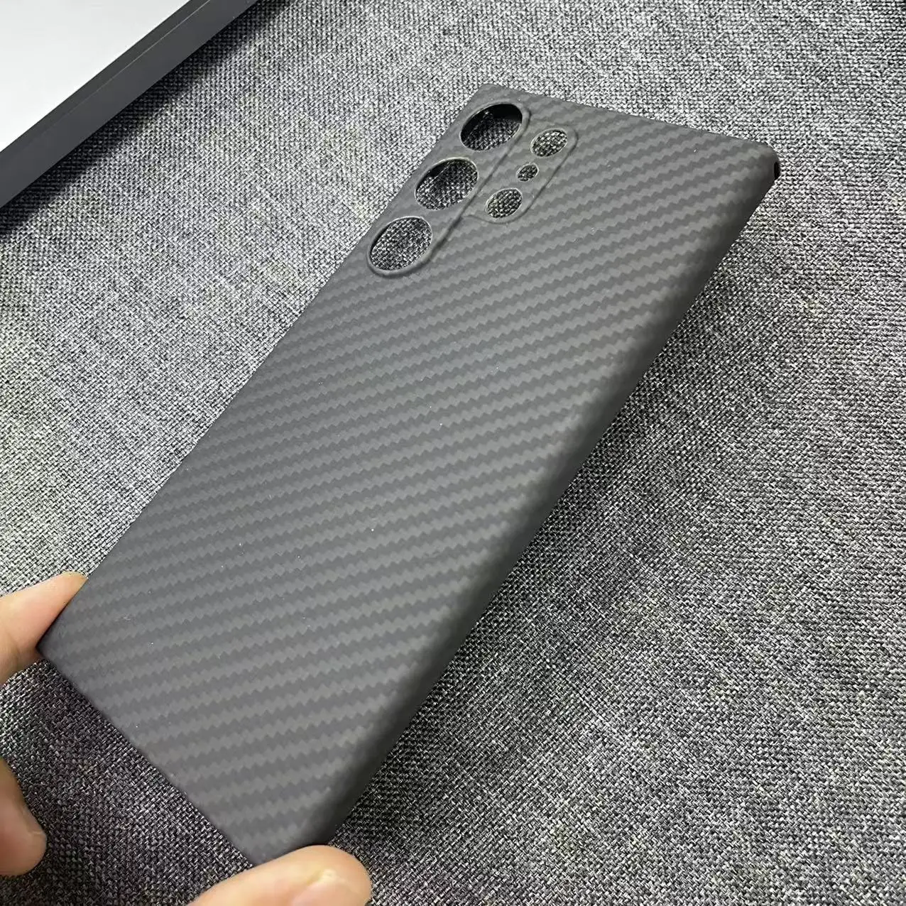 AKATIP Aramid Fiber Carbon Finish Magnetic Luxurious Shockproof Case