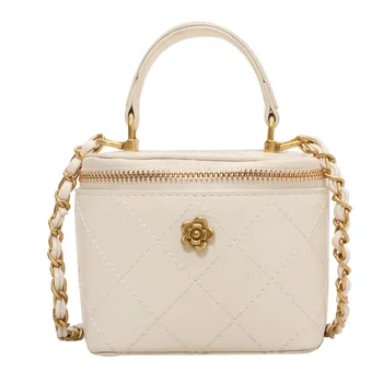 حقيبة كتف صغيرة بسلسلة معدنية 7