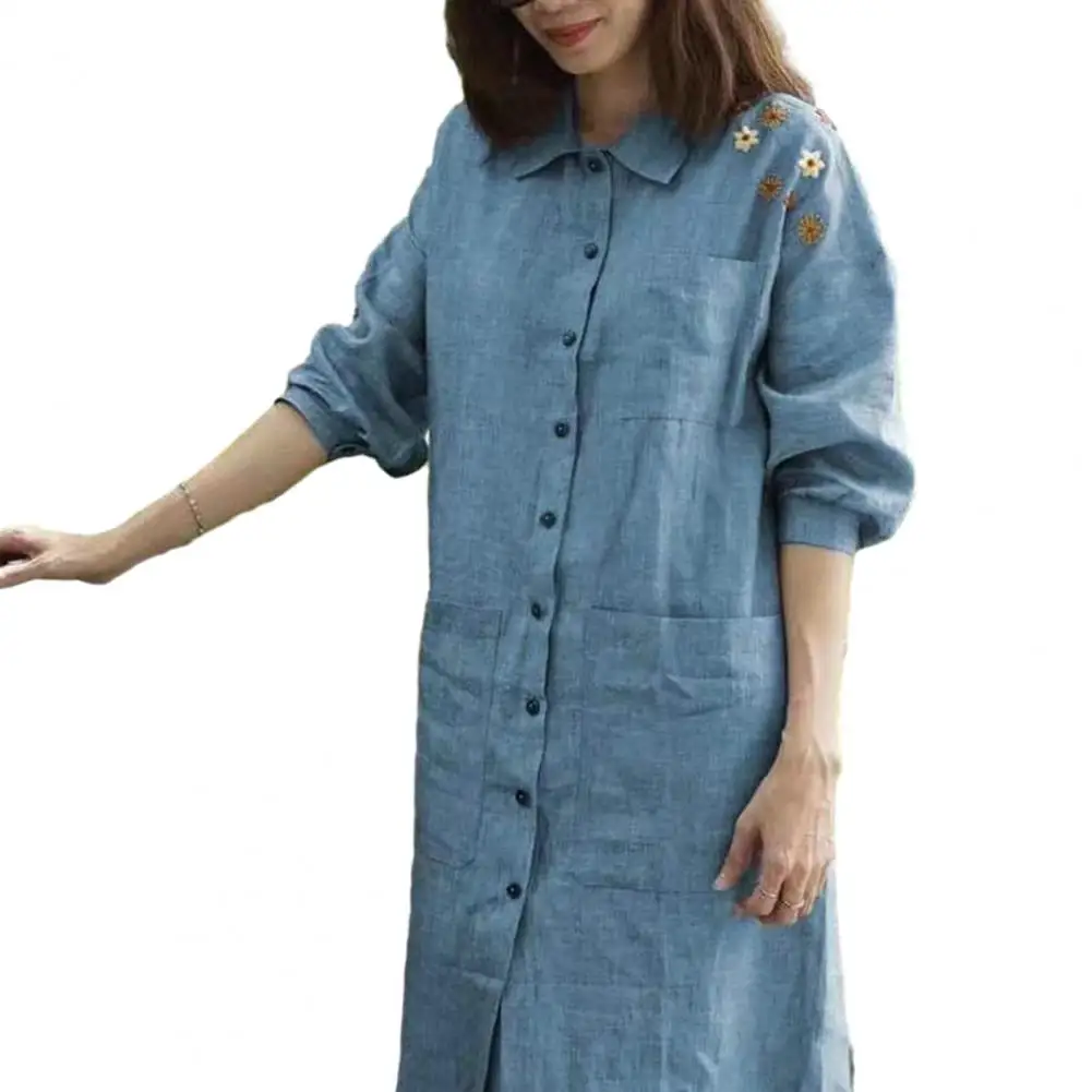 

Женское платье-миди с цветочным принтом, длинным рукавом и накладными карманами