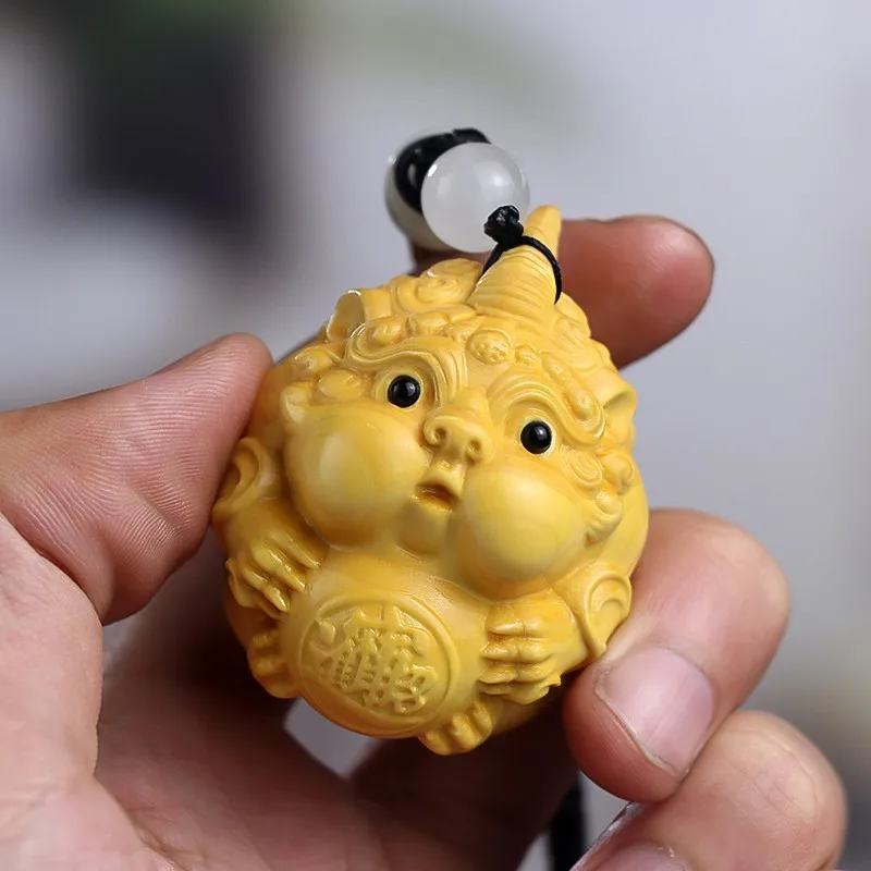 Boxwood Carving Zhuangbao Hand Pixiu Holding Ball Legno Massello Testo Gioca Trasferimento Cinese Wangcai Chuangdudu Pichu