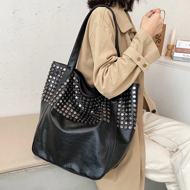 Borsa da viaggio Tote per donna Hobo con tracolla morbida casual da donna di grande capacità di design con rivetti di moda_voghion.com