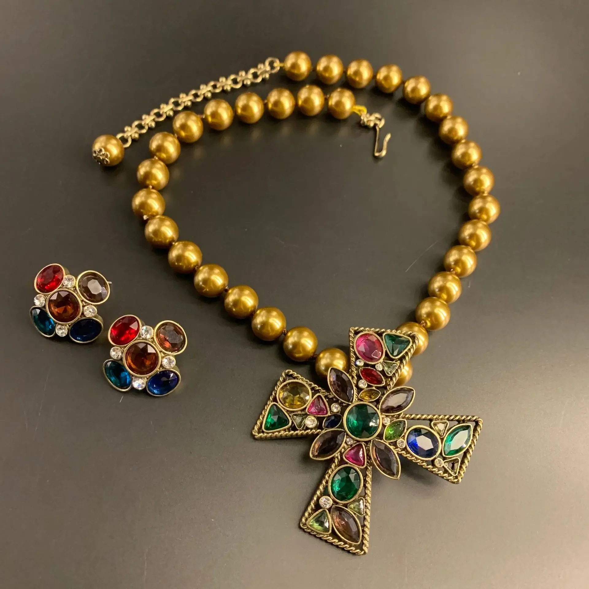 

Medieval Style Baroque Colorful Crystal Metal Pendant Necklace Classic Lady Party Banquet Jewelry