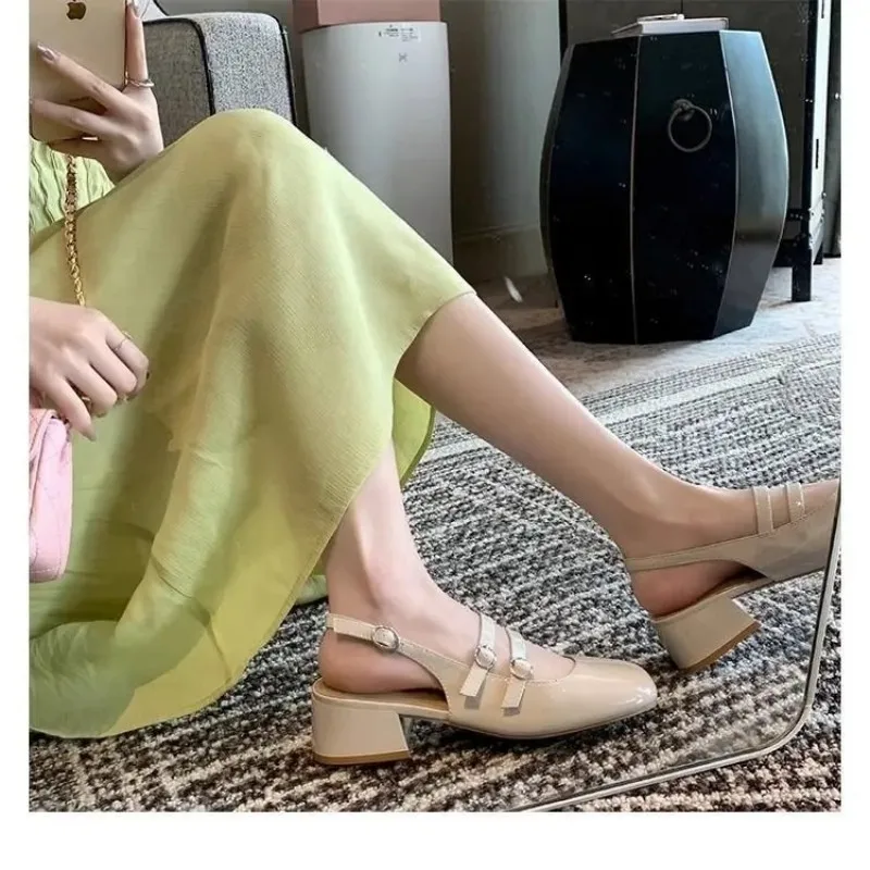 ? ? 2025 버건디 메리제인 스퀘어토 더블버클 에나멜 청키힐 슈즈 (청바지 스타일)