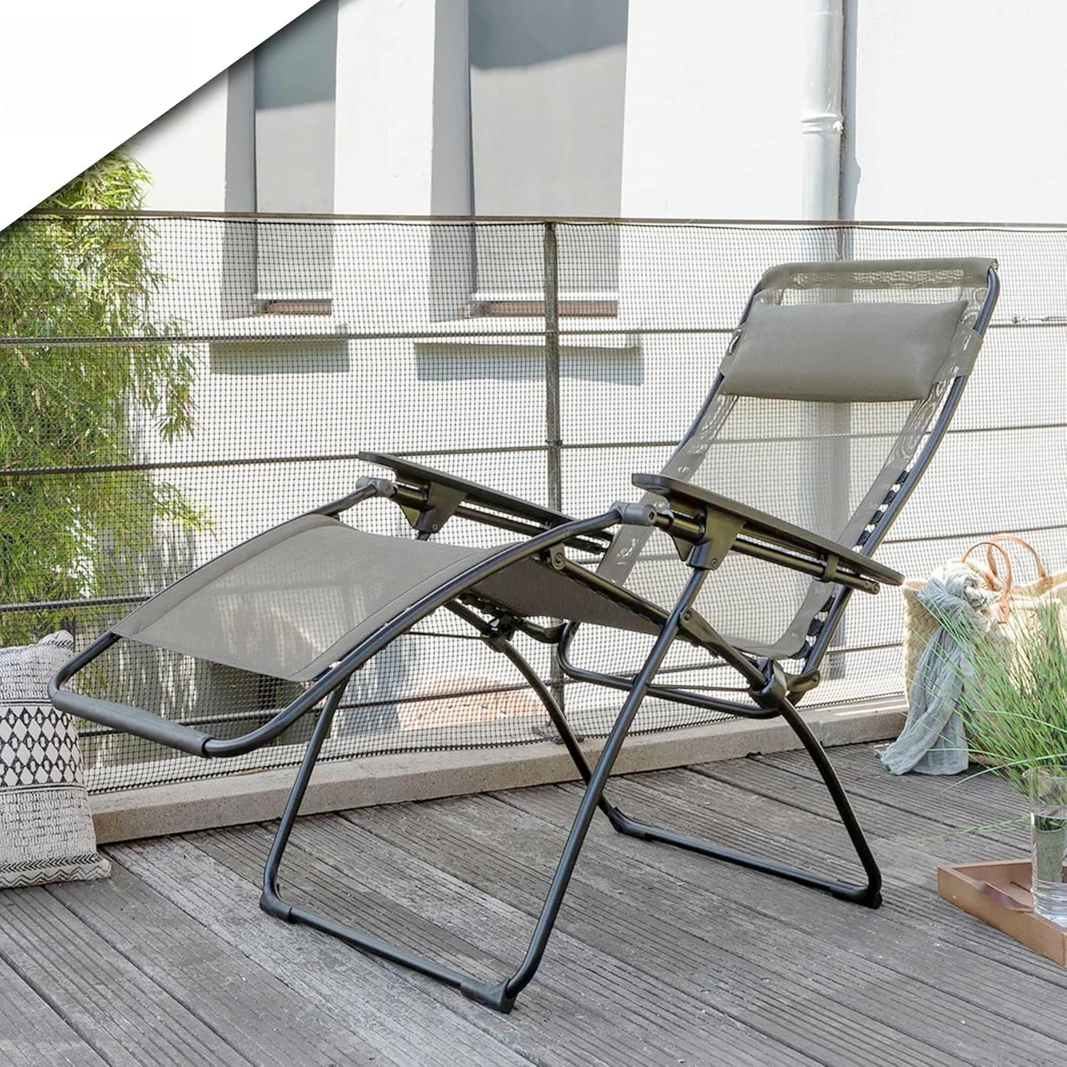 Futura XL Zero Gravity Patio Recliner (Seigle Grey Batyline Canvas) Extra Large Outdoor Folding Lounge Chair