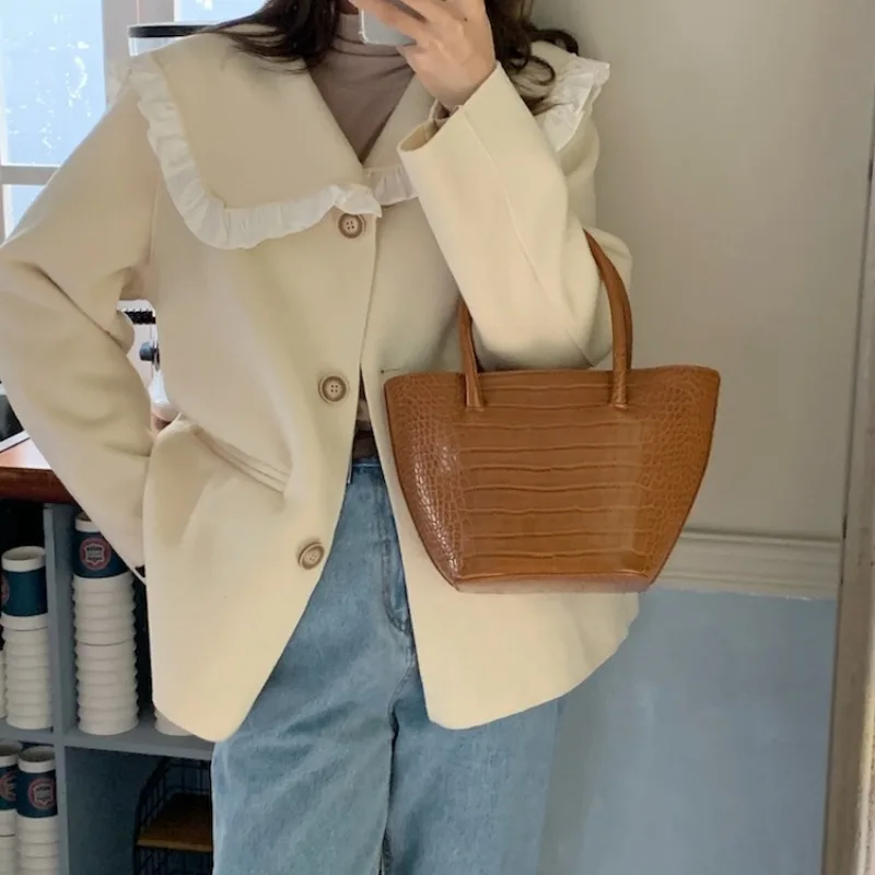 

2023 Autumn Winter Korean Sweet Elegant Style Single Breasted Jacket Women Peter Pan Collar Casual Fashion Loose Warm Solid Coat