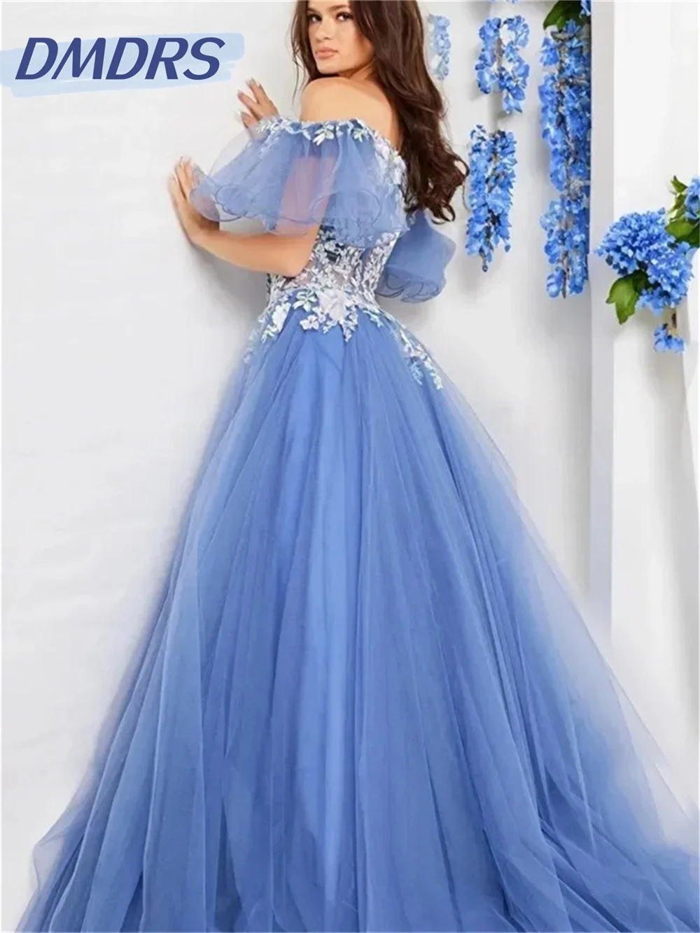 Рисунок 3 - Очаровательное вечернее платье с аппликацией 2024