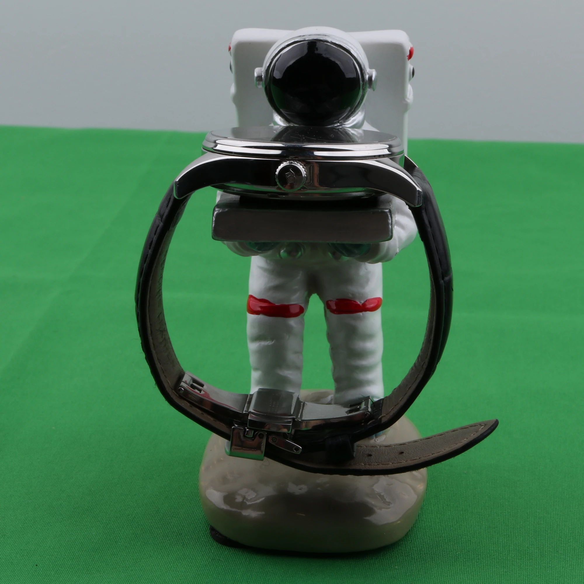 Creative Watch support Astronaut shaped bracket，Watch Rack,watch holder.Watch placement Watch display cabinet for Shop