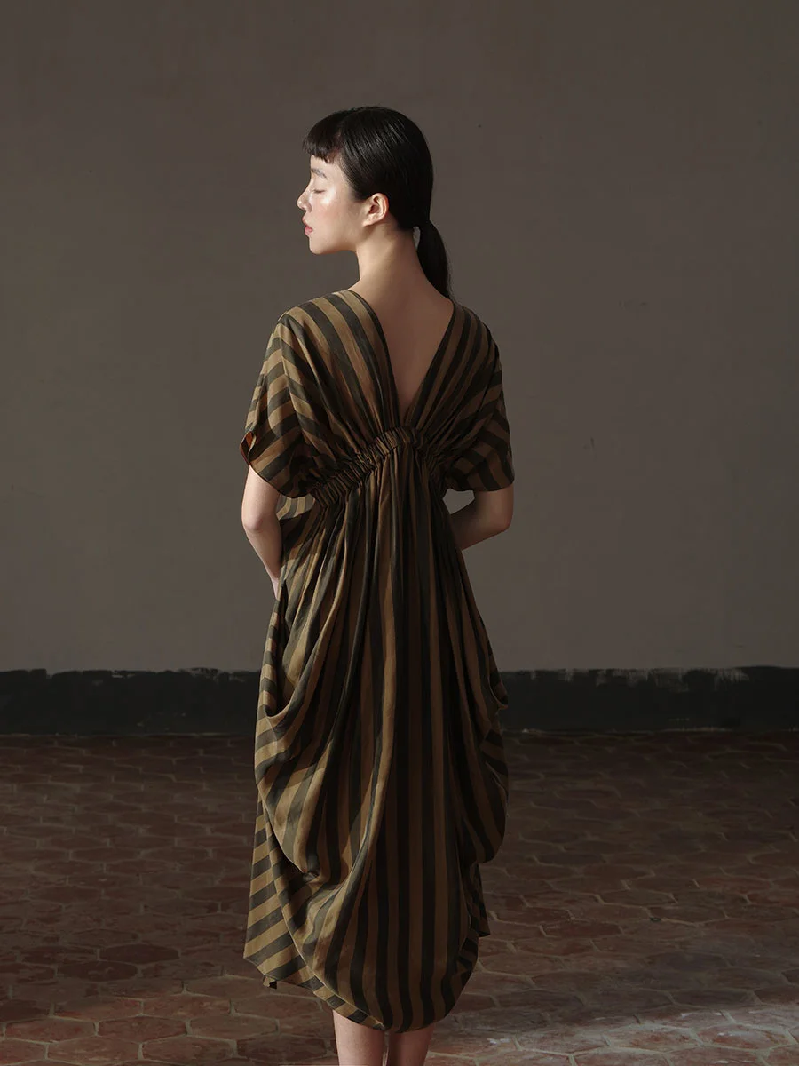 

Copper ammonia fabric Sand washing process 3D cutting Thin back dress