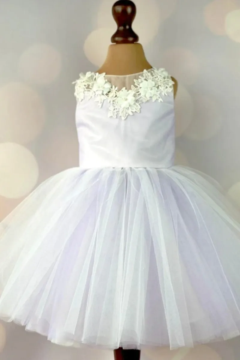 

Flower Girl Dress Elegant Lavender Lace Tulle Features With Crew Neck Appliques And Button Back Fit Wedding Party Birthday Gowns