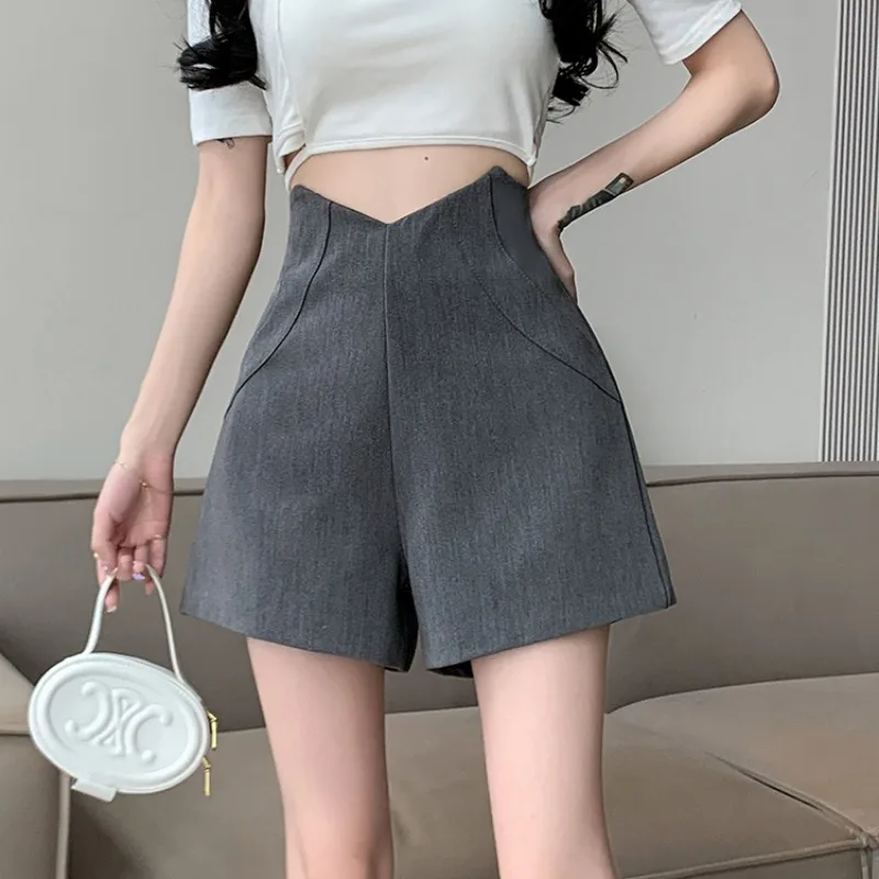 2024 New white suit shorts for women's summer high waisted V-shaped waist slimming and versatile A-shaped wide leg casual pants