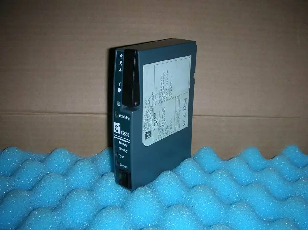 

1 шт.★Оригинальный контроллер ЦП EUROTHERM T2550 L60 Euro