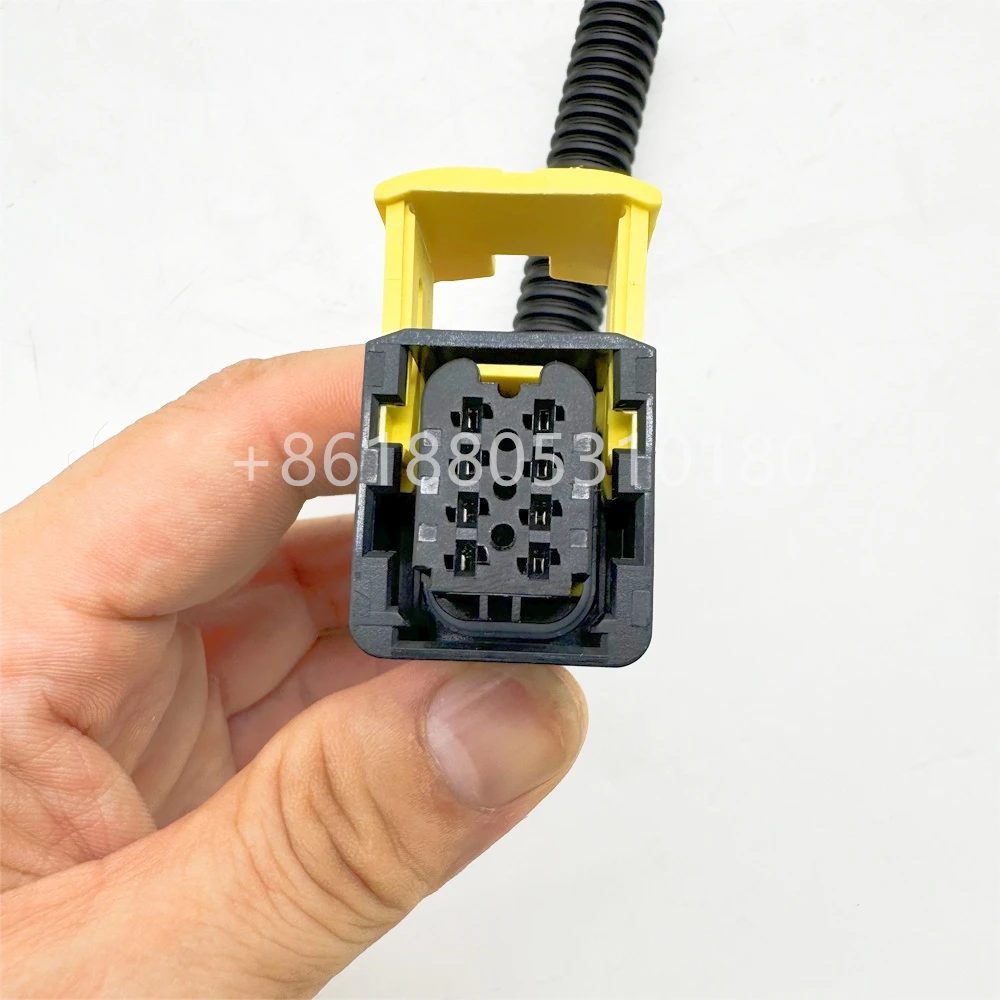 8-pin electrical connector of urea pump Suitable for Scania Mercedes Freightliner trucks A0001407878 A0001405378