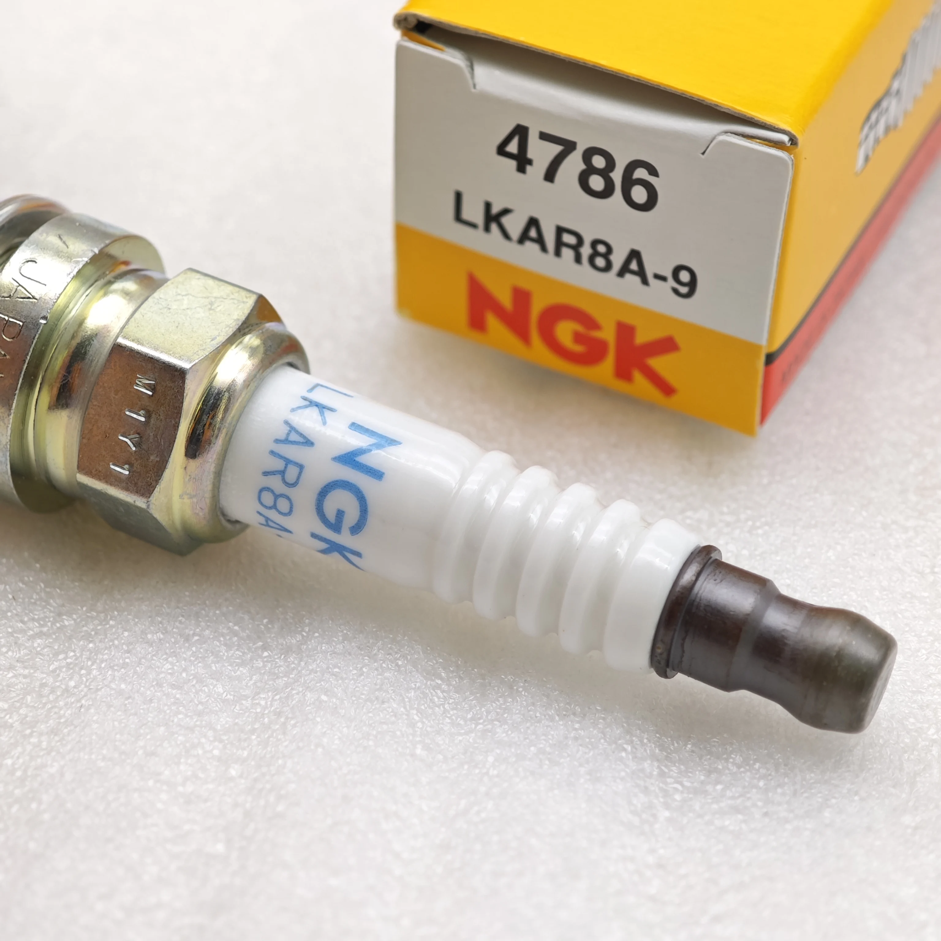 Spark Plug LKAR8A-9 4786 NGK 1pcs for motorcycle KTM Duke 250 390 400 450 NS200 spark plug spark candles torch