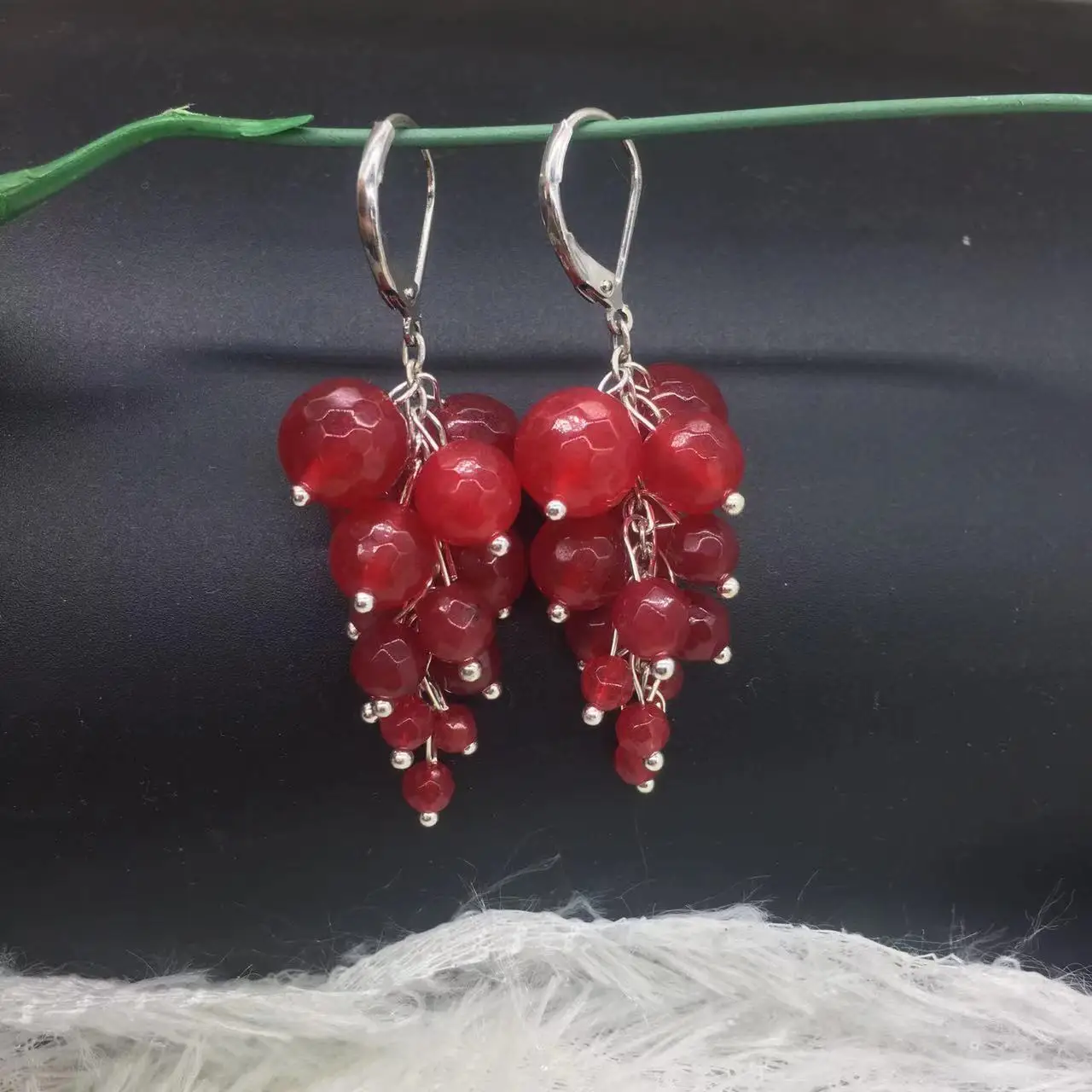 

LJHMY Classic Red Agate Carnelian Stone Faceted Cluster Grape Dangle Drop Earrings Jewelry Bohemian Boho Statement Earrings