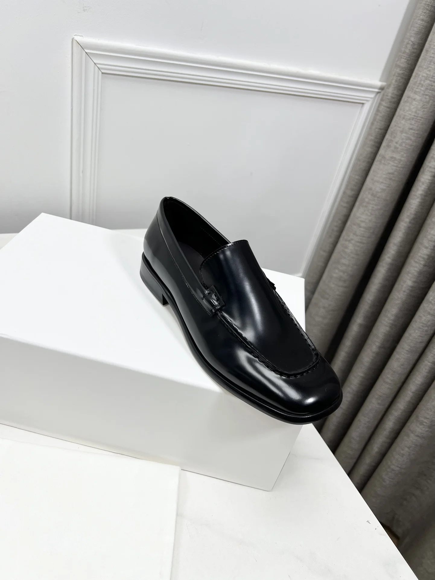 Рисунок 6 - Ручная работа, женская обувь международного бренда