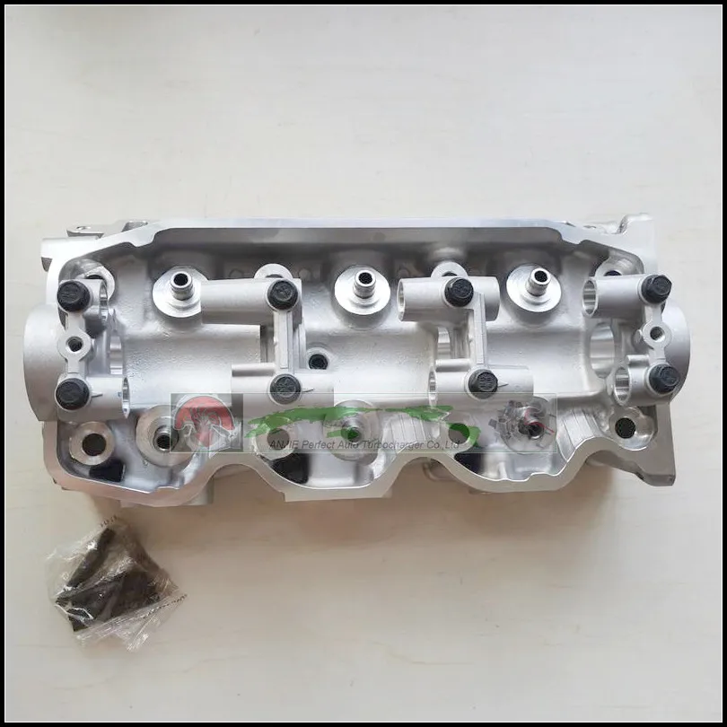 ww 6G72 Cylinder Head MD307677 MD307678 22100-35000 For