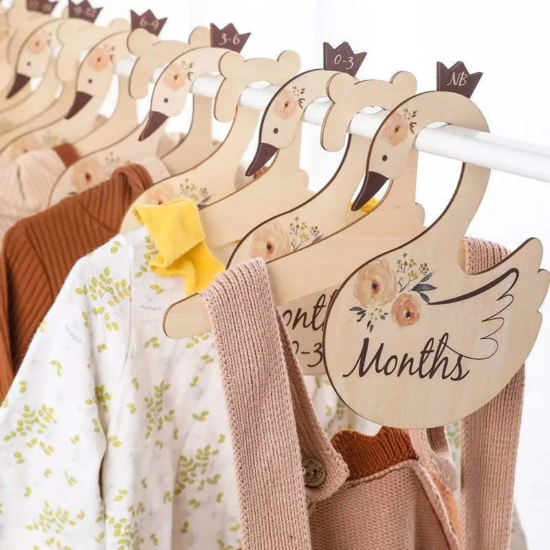 1 Set Newborn 24 Months Baby Closet Dividers Wood Nursery Clothes Organizers Infant Wardrobe Divider Label for 0-7 Years Old souvenirs for a baby shower