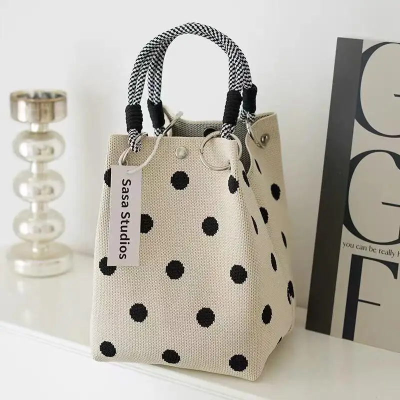 *1Pcs Versatile Cute Knitted Handbag With 3D Magnetic Snap Handbag Clutch Bag 2