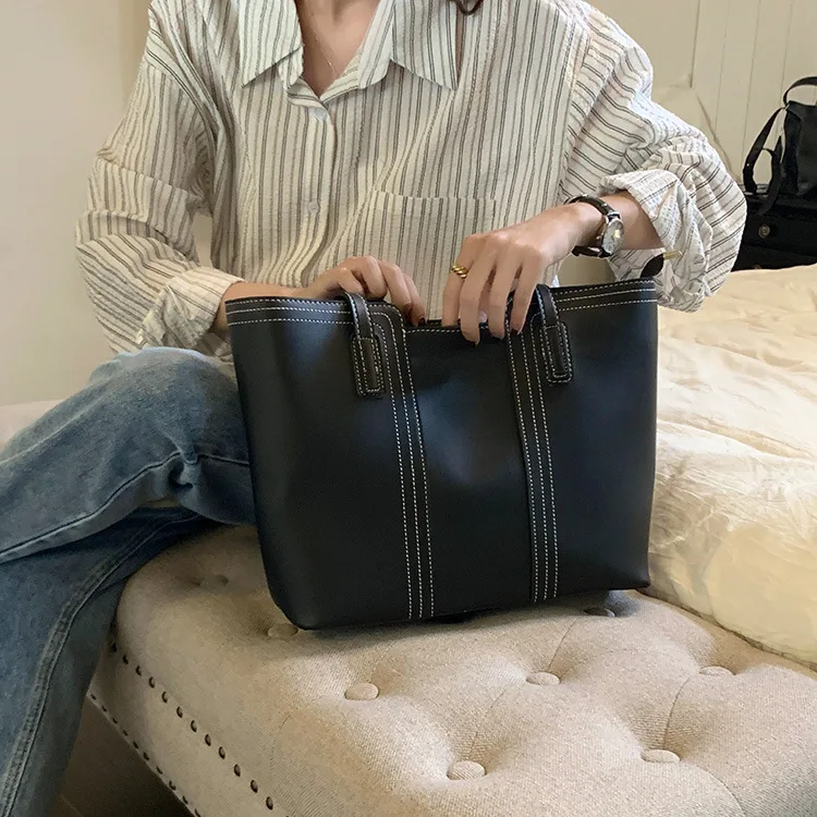 Large capacity bag women's new spring and summer shoulder bag large bag senior sense fashion women's bag commuting tote bag