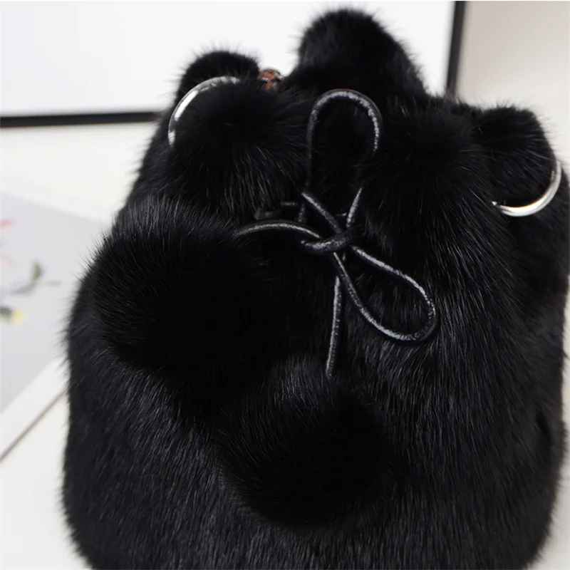 2023 New Winter Mink Fur Handbag Women's Bucket Shoulder Bag Real Mink Fur Underarm Bag Designer Furry Fur Handbag For Women