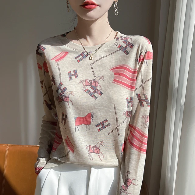 ربيع 2025 جديد التوت الحرير رسمت بالحبر سترة برقبة دائرية للنساء الكتابة على الجدران طاقم الرقبة الصوف متماسكة البلوز سترة للنساء 1