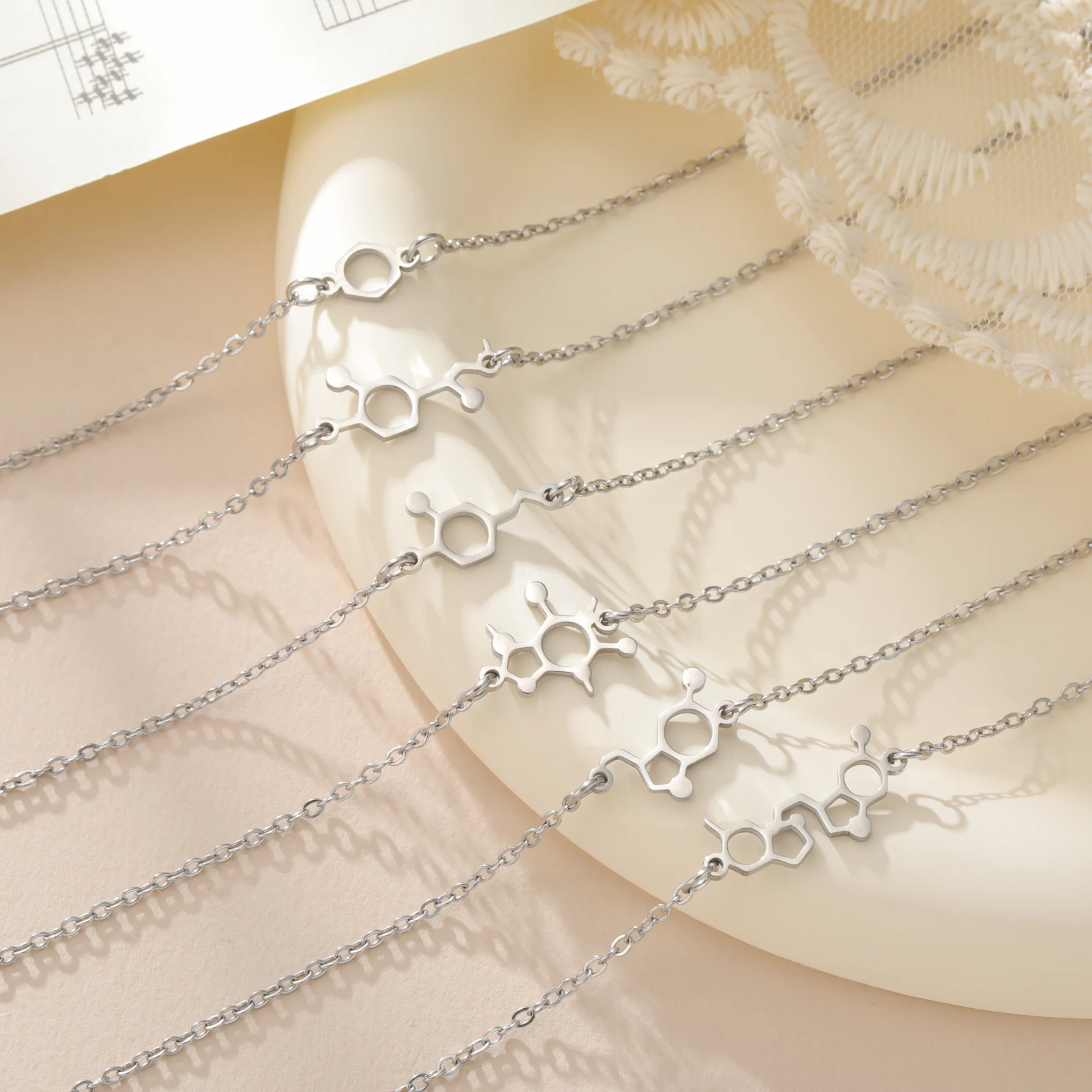 TEAMER Bracciale Molecola Serotonina – Felicità In Acciaio Inossidabile, Gioiello Scienza Per Uomo E Donna, Regalo Per Chimici