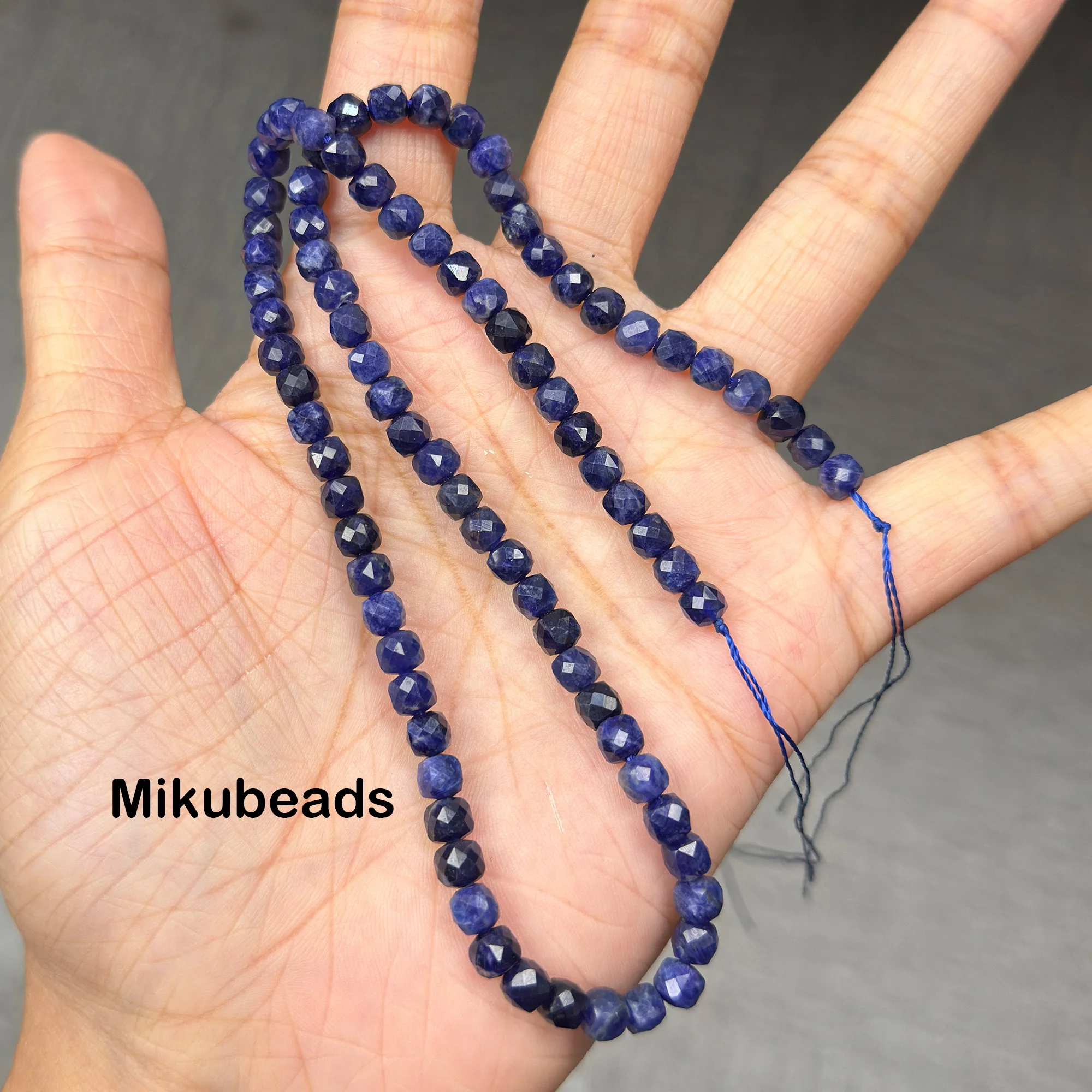 천연 3A 소달라이트 4*4mm 각진 큐브 라운드 비즈 주얼리 DIY 목걸이 팔찌 도매용