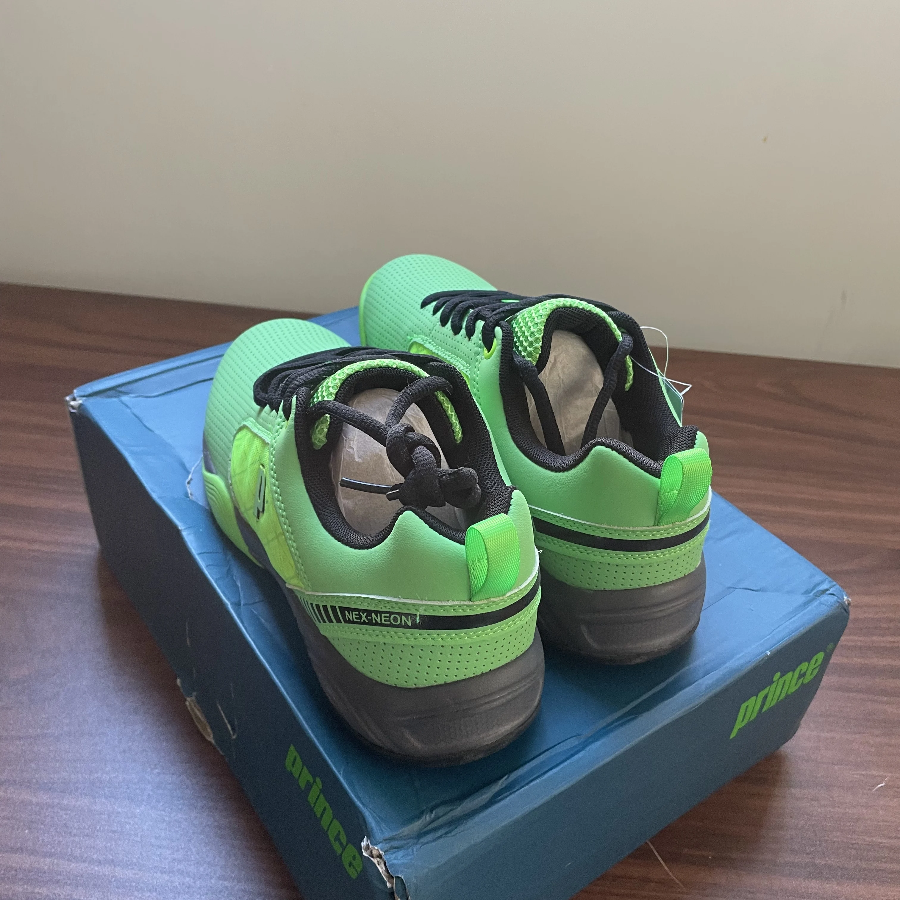 Indoor and outdoor non-slip wear-resistant badminton shoes Mesh breathable table tennis sports shoes Training sports