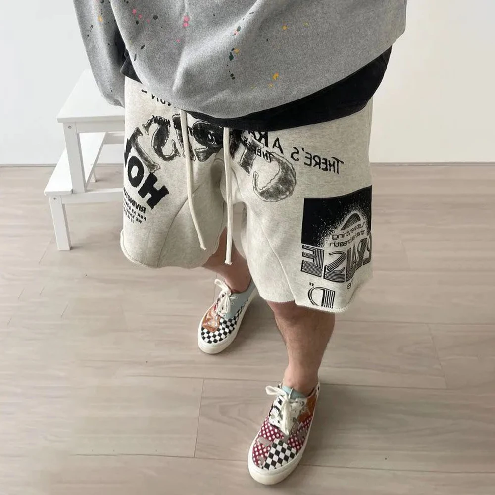 Mens Casual Shorts American Style High Street Graffiti Fashionable Trendy Y2k Loose Drawstring Shorts 2024 Spring And Summer