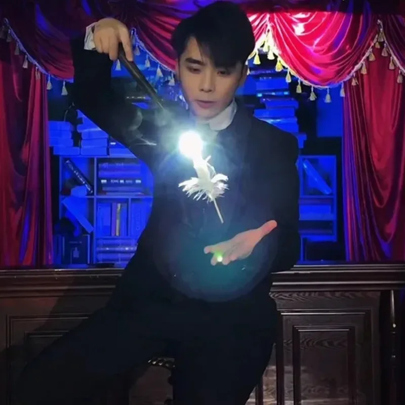 Creative Fun Magic Prop Magic Feather Illusions Trasformazione Della Piuma Trucchi Magici 36.5X23Cm Home Party Stage Magic Prop Nuovo