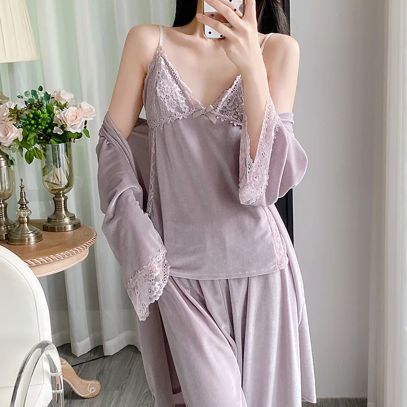 طقم فراشة مكون من ثلاث قطع ملابس نوم مخملية ذهبية...