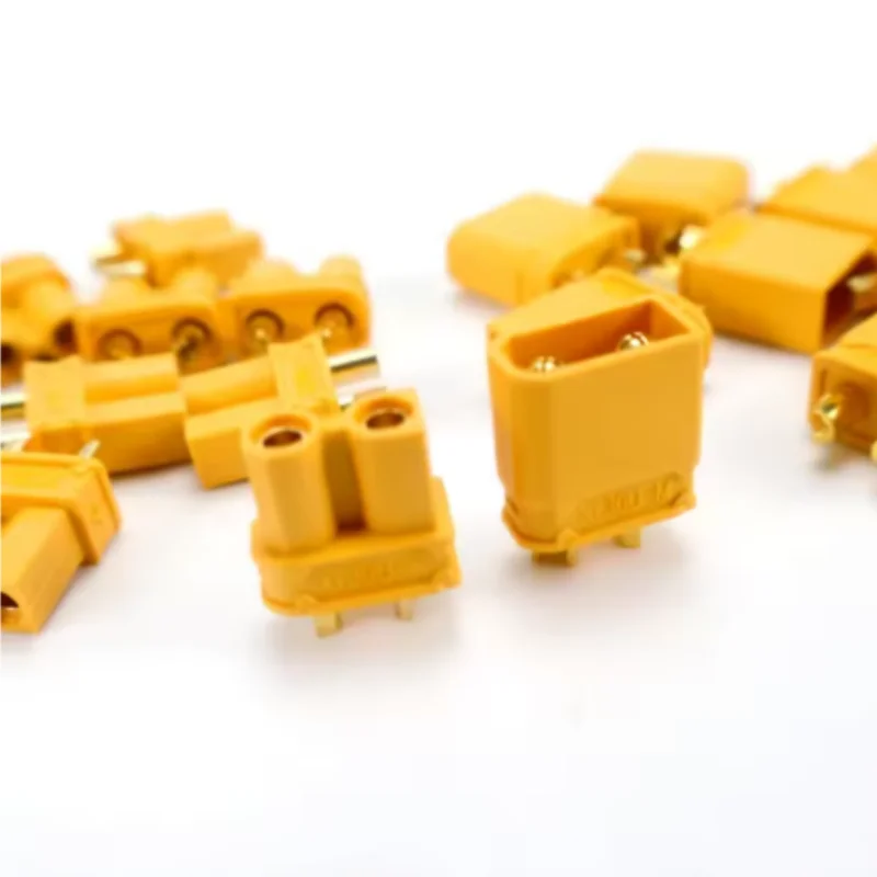 Lot de 20 connecteurs XT30 mâle et femelle pour batterie drone, disposés en rangée.