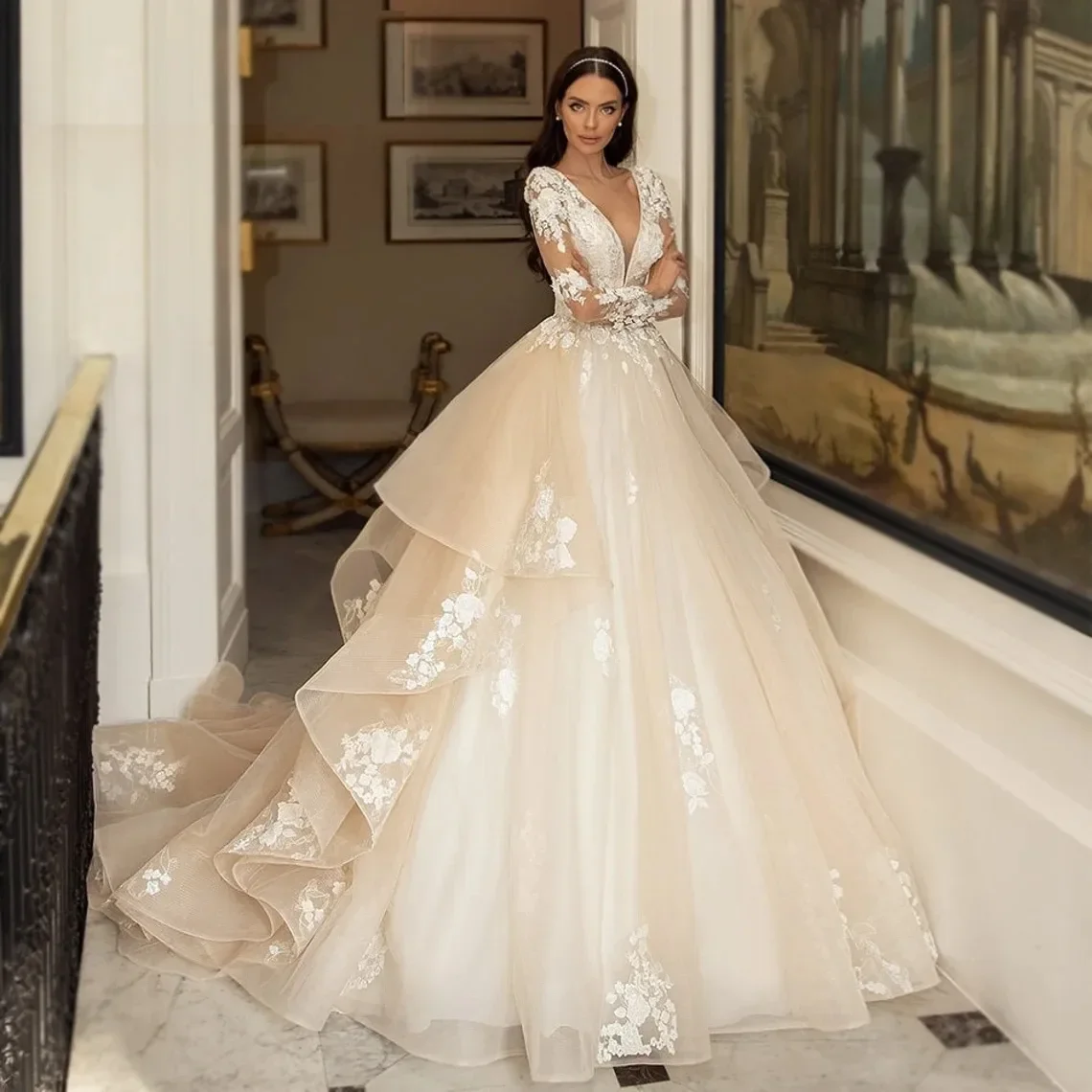 

Luxurious and elegant A-line women's wedding dress sexy deep V-neck long sleeve decal tiered bridal party dress Romance wedding