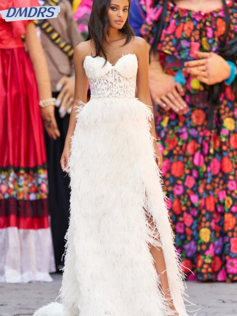 

Romantic Sweetheart Neck Bride Robe Classic Appliques Bridal Gown Luxury Feathers A-line Long Wedding Dress Robe De Mariée