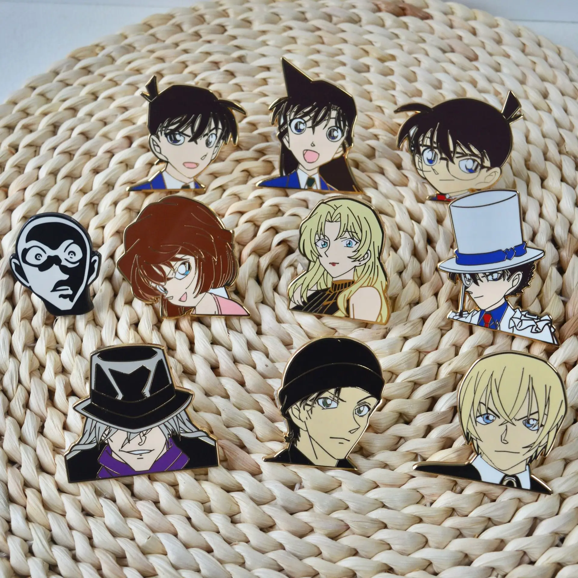 Anime Detective Conan Enamel Pins Kaitou Kiddo Metal Badges